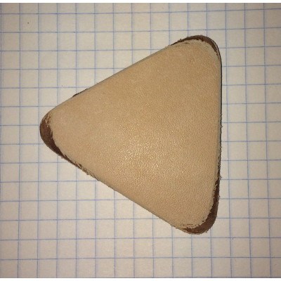 P712 Медиатор кожаный для гуслей, треугольный, Мозеръ