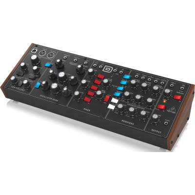 Аналоговый синтезатор Behringer Model D